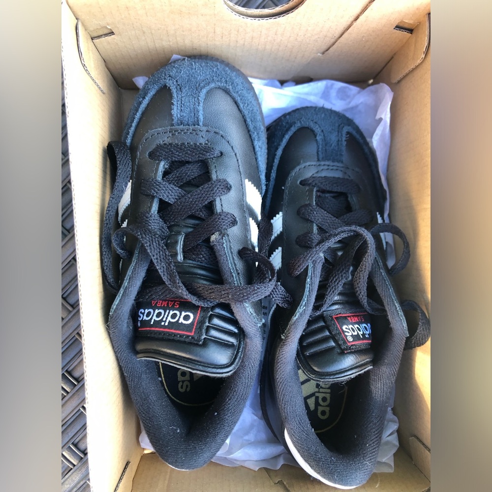 indoor soccer shoes